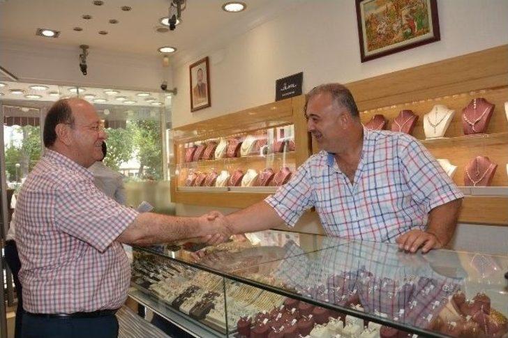 Başkan Özakcan Esnafın Bayramını Kutladı G5