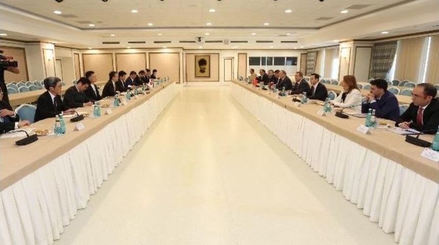 Bakan &Ouml;zl&uuml;, Japonya Uzay Politikalarından Sorumlu Devlet Bakanı Tsuruho&rsquo;ya Kabul Etti