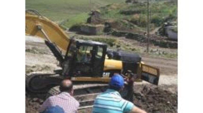 Taziye Evi İ&ccedil;in İlk Kazma Vuruldu