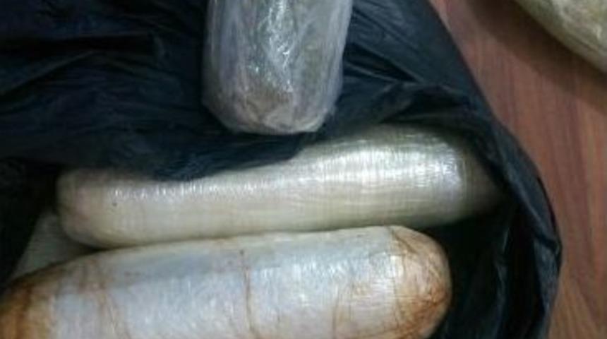 Taksinin Bagajından 15 Kilo Uyuşturucu &Ccedil;ıktı