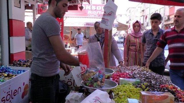 Uzun Bayram Tatili Gaziantep’teki Şeker Satıcılarını Vurdu