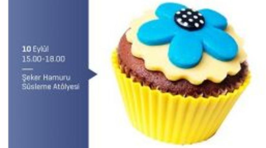 Kurabiyeler Şeker Hamuru İle S&uuml;slenecek