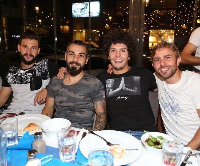 Özülkü’den Adana Demirspor’a Yemek