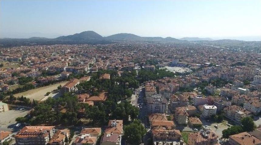 Kenan Evren&rsquo;in Doğduğu Kula&rsquo;da B&uuml;t&uuml;n İsimleri Siliniyor