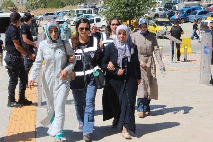 Fetö’nün "ablaları" Adliyeye Sevk Edildi G4