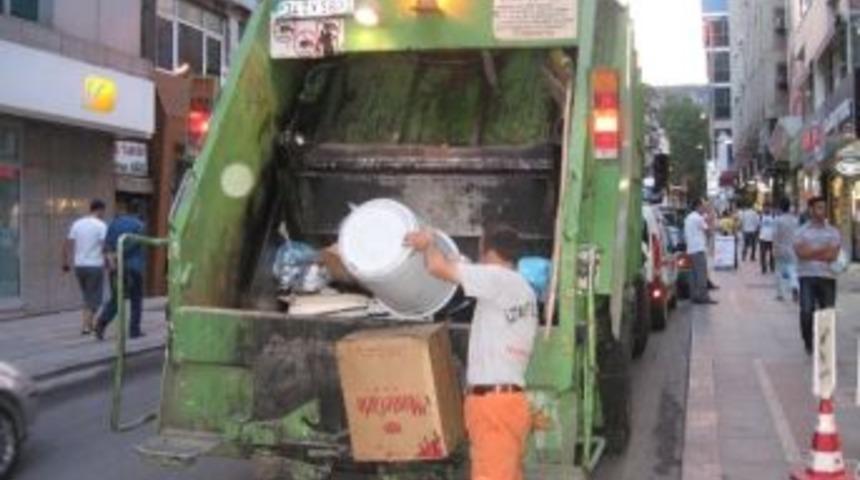 İzmit&rsquo;te Temizlik &Ccedil;alışmaları S&uuml;r&uuml;yor
