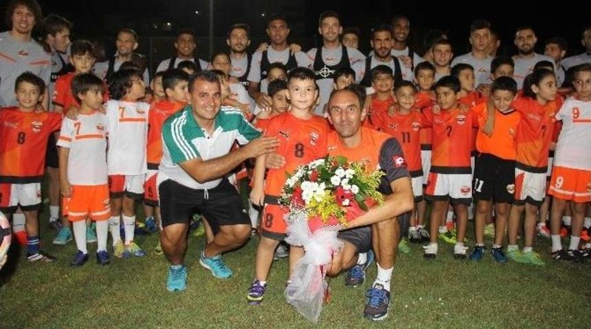 Minik &Ouml;ğrencilerden Adanaspor&rsquo;a Ziyaret