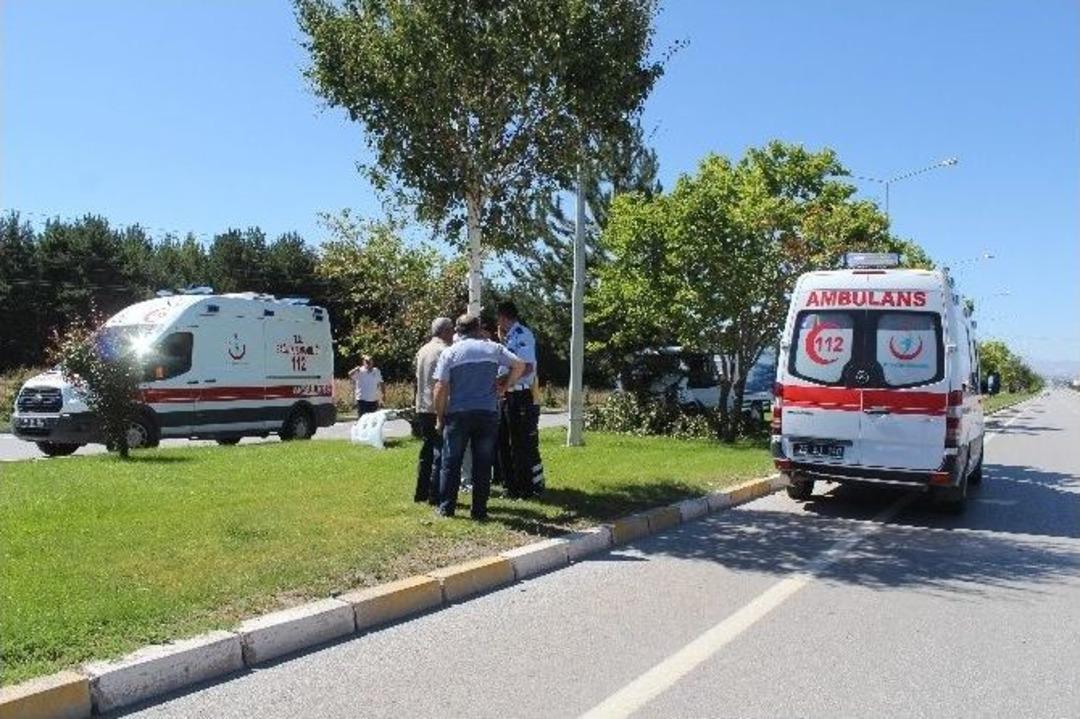 Erzurum&rsquo;da Trafik Kazası: 3 Yaralı