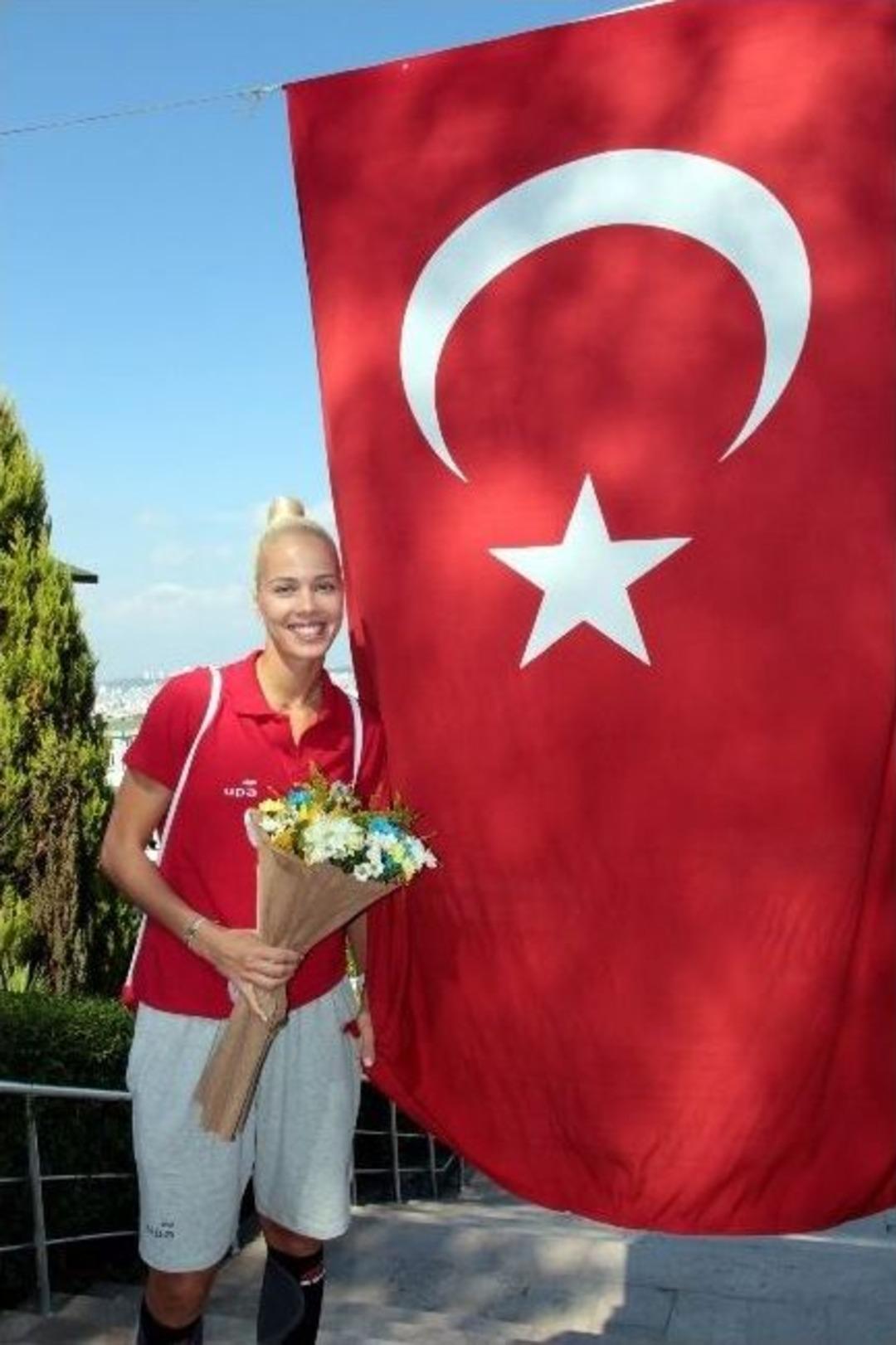 Basketbolun Tescilli G&uuml;zelleri G&ouml;r&uuml;c&uuml;ye &Ccedil;ıktı