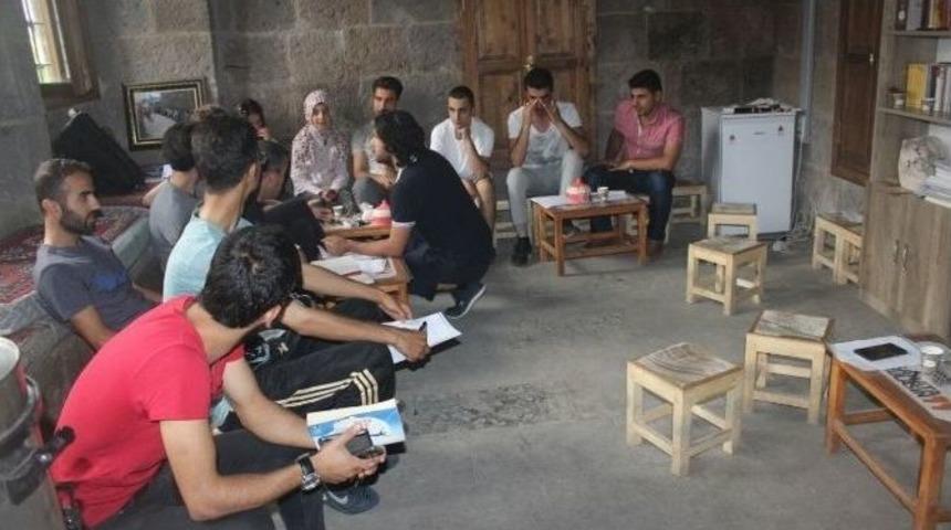 Bitlisli Gen&ccedil;lere Sahne Sanatları Eğitimi