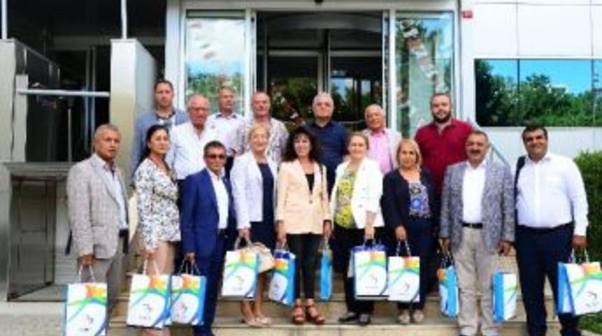 Bayramlıklar Miniklere Teslim Edildi