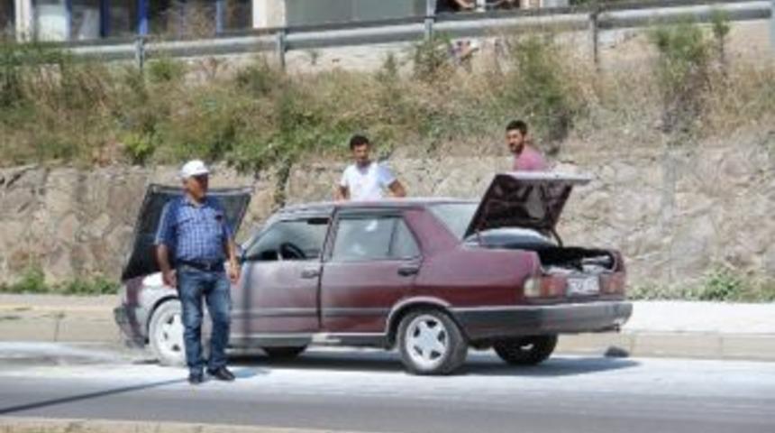 Seyir Halindeyken Yanan Otomobil Hasar G&ouml;rd&uuml;