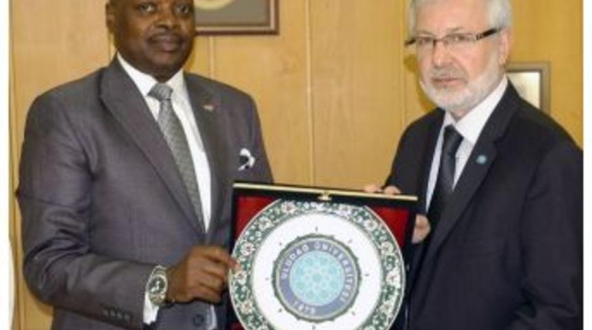 Ruanda Lisans&uuml;st&uuml; Eğitimde İşbirliği Arayışında