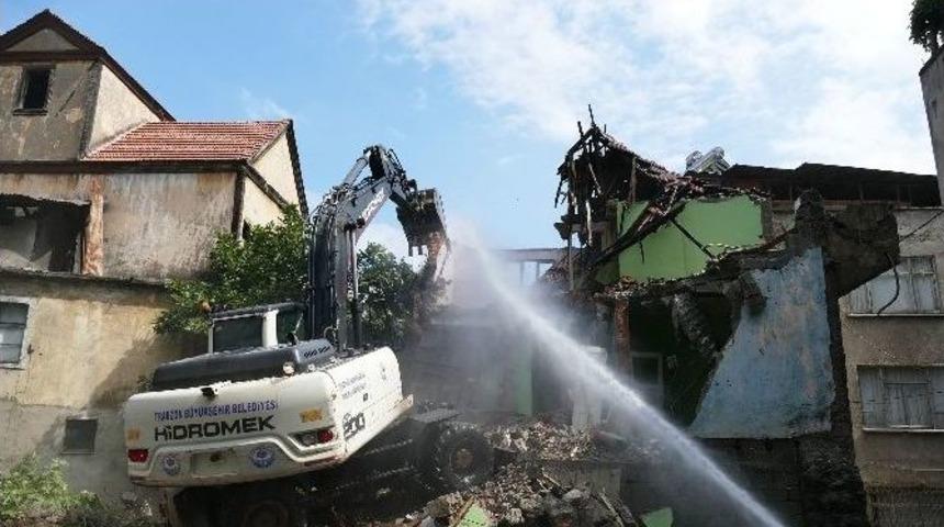 Çömlekçi’de İkinci Etapta İlk Yıkım Yapıldı