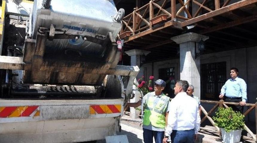 &Ccedil;&ouml;p Arabaları Konteynerleri Dezenfekte Edip, Koku Giderici Sıkacak