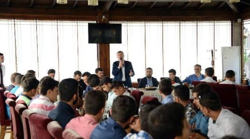 Aky&uuml;rek: &ldquo;&uuml;lkeyi Daha İleriye Taşıma Sorumluluğu Gen&ccedil;lerdedir&rdquo;
