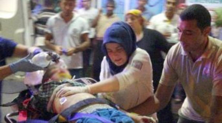 Otomobil Karşıdan Karşıya Ge&ccedil;en Yayalara &Ccedil;arptı: 1 &Ouml;l&uuml;, 2 Yaralı