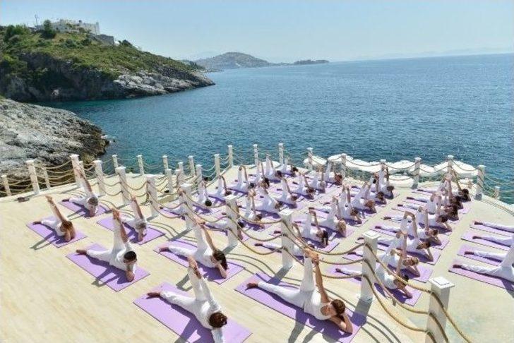 Yoga Severler Kuşadası’nda Buluşuyor