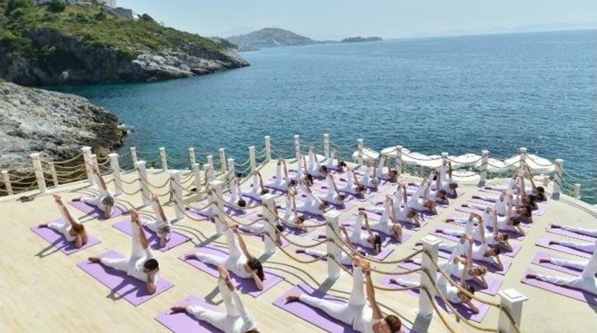 Yoga Severler Kuşadası&rsquo;nda Buluşuyor