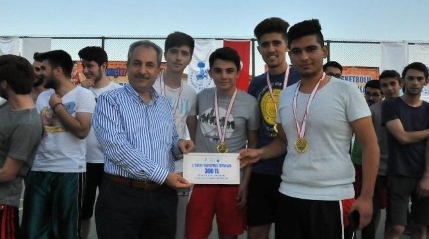 Akşehir&rsquo;de Sokak Basketbolu Turnuvası &Ouml;d&uuml;l T&ouml;reniyle Sona Erdi