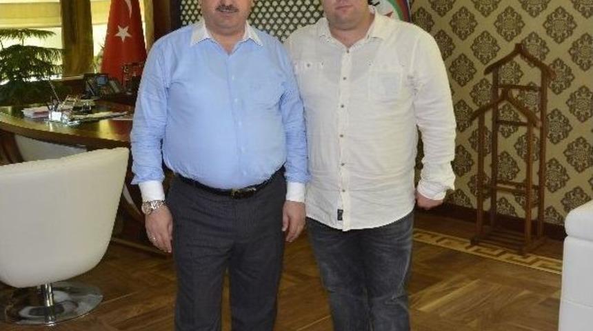 Başkan Baran, Sanat&ccedil;ı G&ouml;mleksiz&rsquo;i Makamında Ağırladı