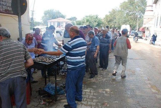 Emekli Oldu, 120 Kilo Köfte Pişirip Dağıttı