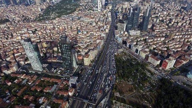 E-5’te Yaşanan Bayram Yoğunluğu Havadan Görüntülendi