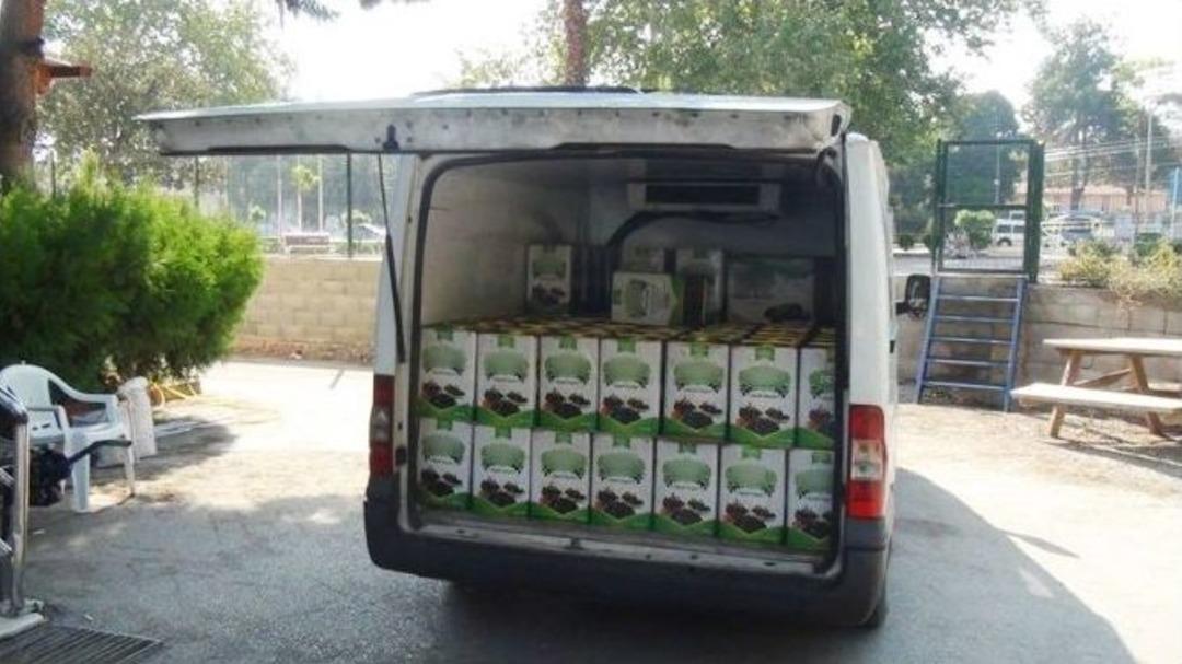 Zeytin Tenekelerinde 15 Bin Paket Ka&ccedil;ak Sigara Ele Ge&ccedil;irildi