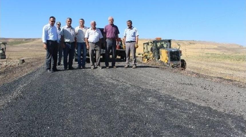 Samsat İl&ccedil;esindeki B&uuml;t&uuml;n K&ouml;y Yollarına Yama Yapıldı
