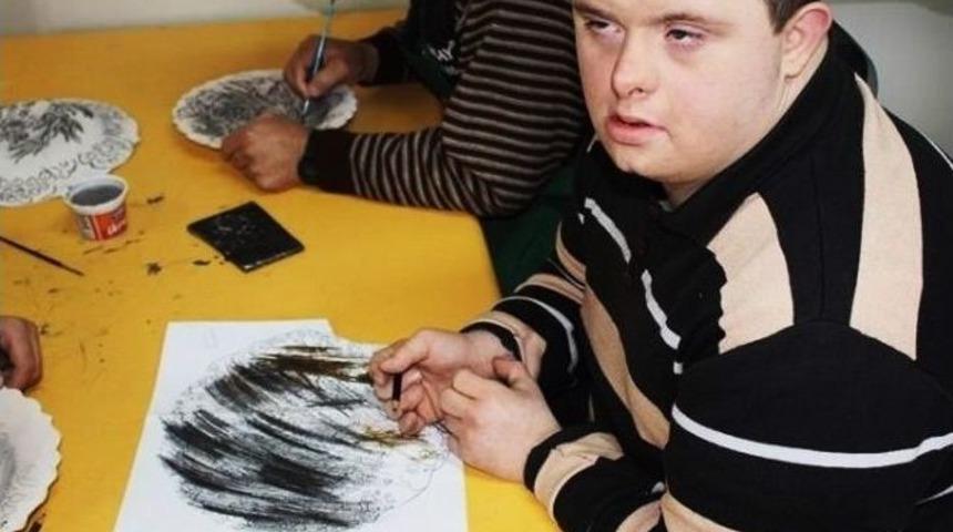 Engelsiz Yaşam İ&ccedil;in M&uuml;cadele Veriyorlar