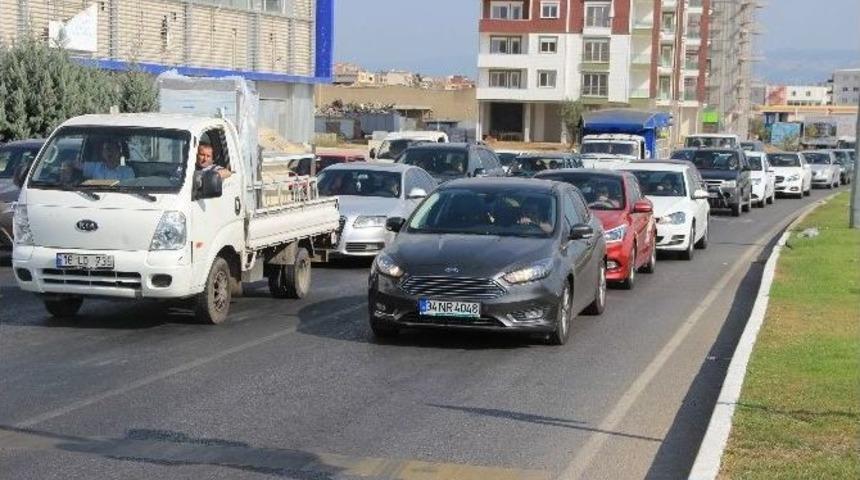 Kuzey Ege&rsquo;de Trafikte Bayram Yoğunluğu Yaşanıyor
