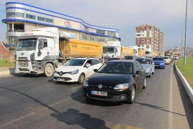 Kuzey Ege’de Trafikte Bayram Yoğunluğu Yaşanıyor