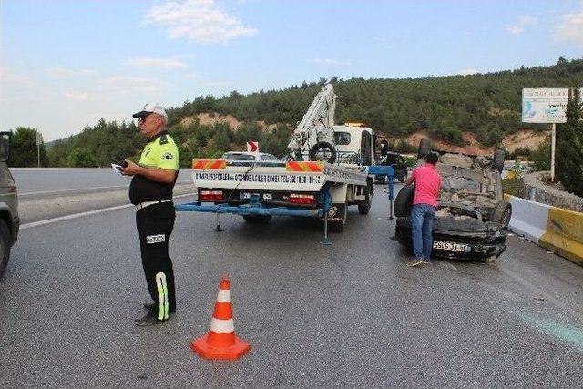 Denizli’de Kontrolden Çıkan Araç Takla Attı: 2 Yaralı