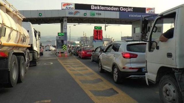 Eskihisar İskelesi’nde Bayram Yoğunluğu Başladı