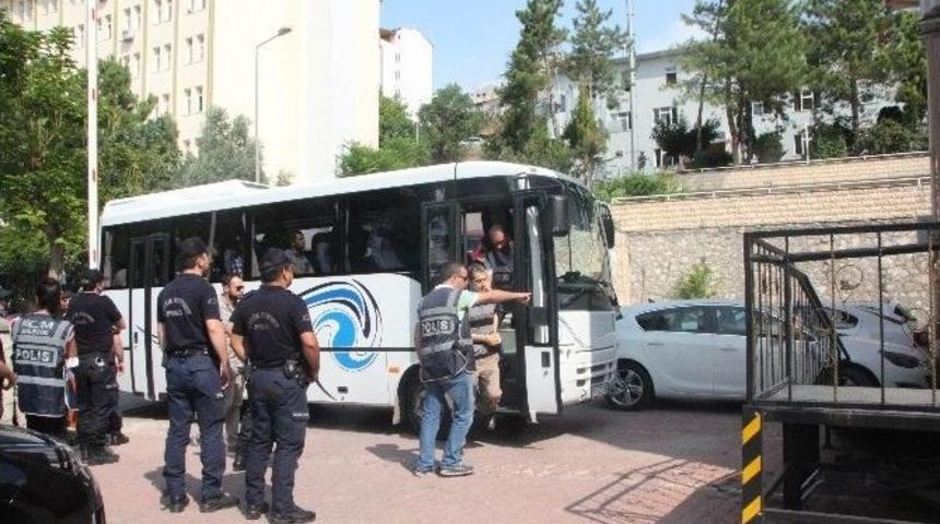 Fet&ouml;/pyd Soruşturması Kapsamında İhra&ccedil; Edilen 5 Polis Tutuklandı