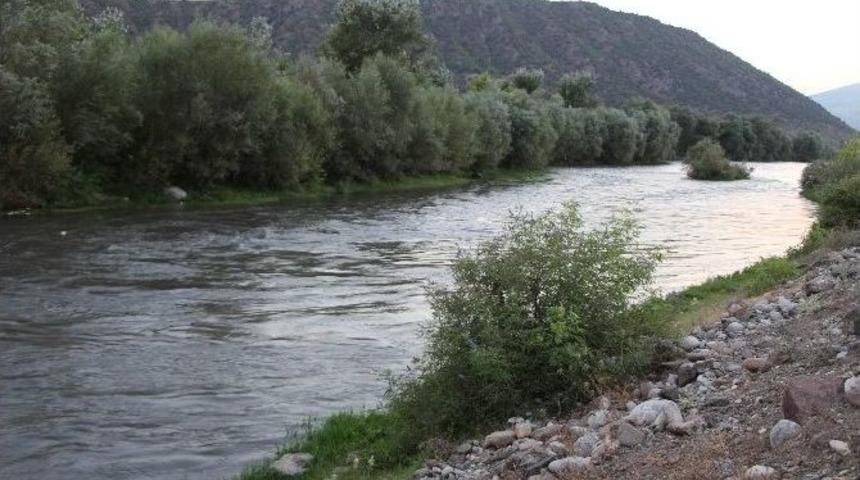 Yeşilırmak&rsquo;ta Akıntıya Kapın Gen&ccedil; Kayboldu