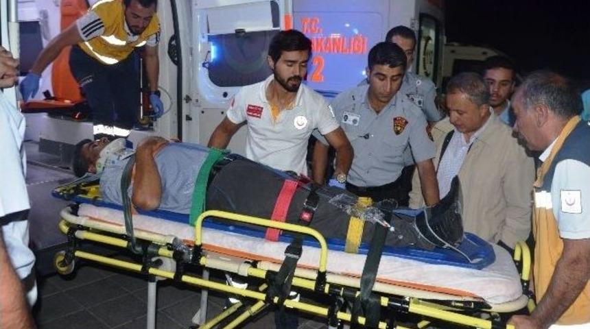 Ak Partili İl&ccedil;e Y&ouml;neticileri Kaza Yaptı: 4 Yaralı