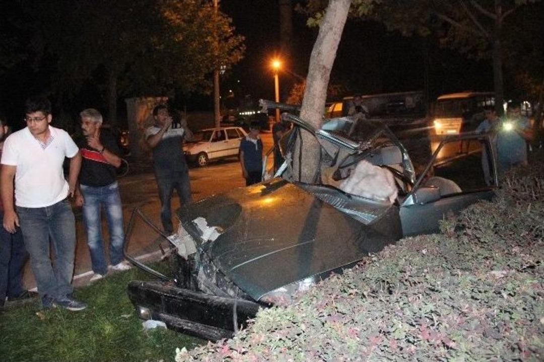 Hurdaya D&ouml;nen Otomobilden Sağ &Ccedil;ıktı