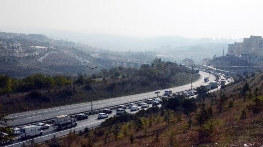 Tem Otoyolu&rsquo;nda Bayram Yoğunluğu Devam Ediyor