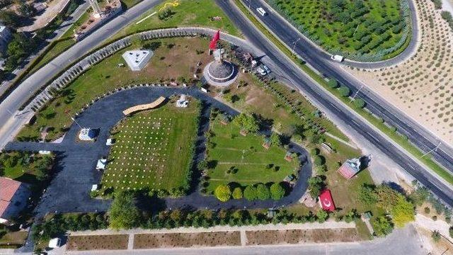 Nevşehir Belediyesi 15 Temmuz Şehitler Anıtı Yaptı