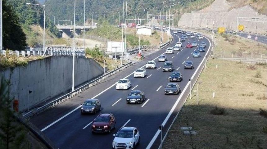 Tem Otoyolunda Bayram Yoğunluğu Başladı