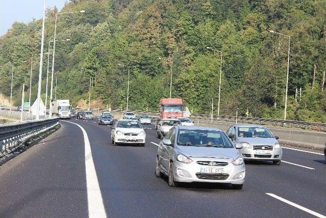 Tem Otoyolunda Bayram Yoğunluğu Başladı