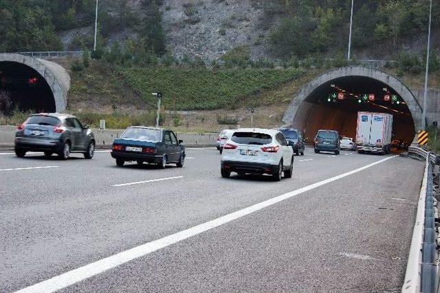 Tem Otoyolunda Bayram Yoğunluğu Başladı