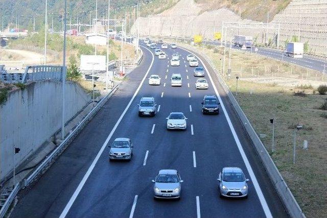 Tem Otoyolunda Bayram Yoğunluğu Başladı