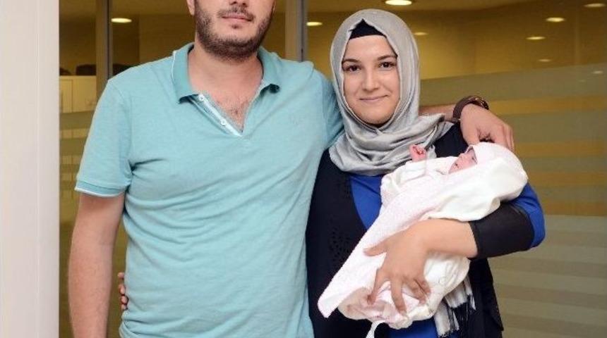 Premat&uuml;re Cemre Bebekten Ailesine Bayram Hediyesi