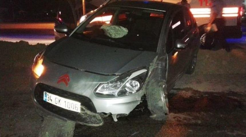 Otomobil Direğe &Ccedil;arptı: 1 Yaralı