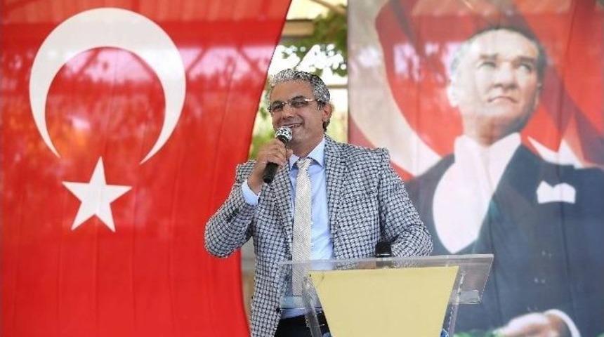 Karşıyaka&rsquo;da 2 Bin Kişiyle Bayram Yemeği