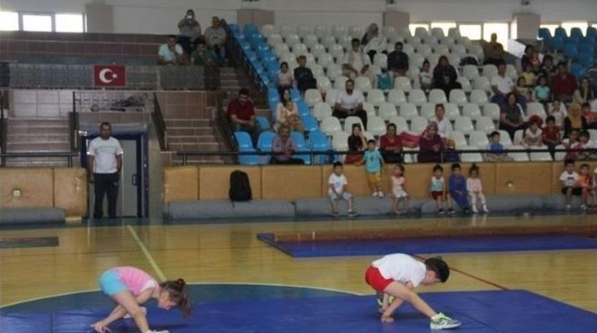 15 Temmuz Jimnastik M&uuml;sabakaları Yapıldı