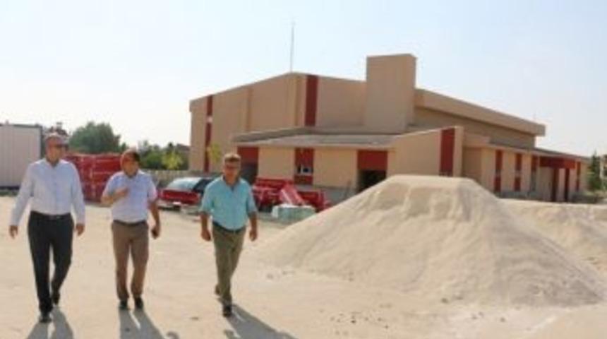 Başkan Altayoğlu, Kapalı Spor Salonun İnşaatında İncelemelerde Bulundu