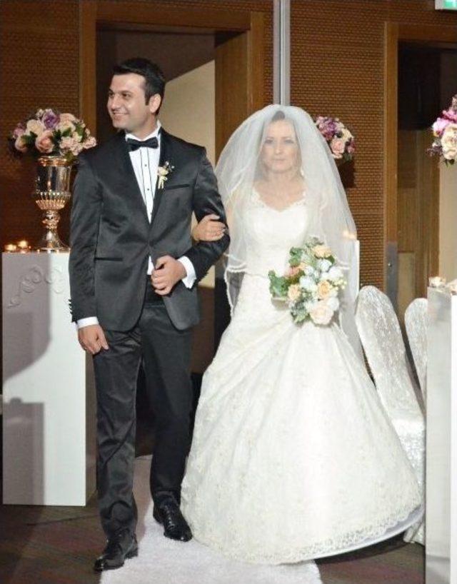 Özkan Sümer, Ersun Yanal Ve Kaleci Onur, Nikah Şahitliği Yaptı